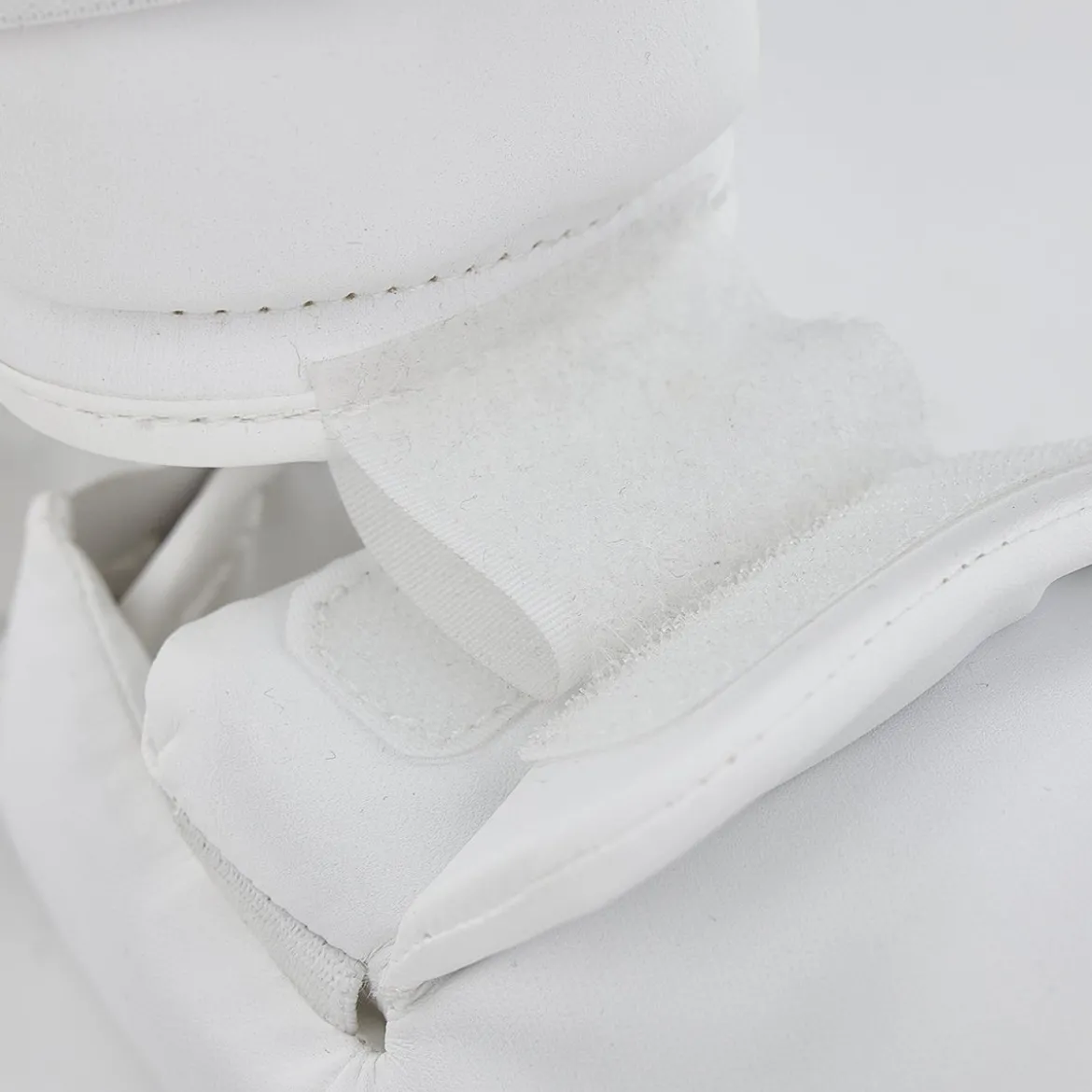 Punok White Shin In-Step